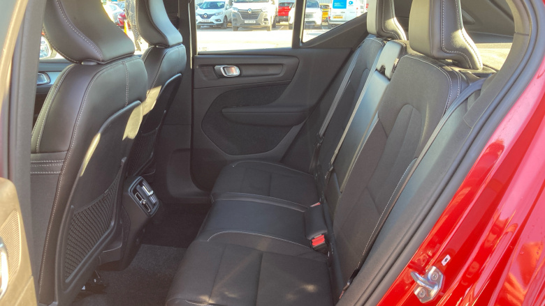 Volvo Xc40 2.0 T4 Momentum 5dr AWD Geartronic Petrol Estate